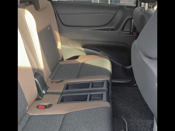 2020 Toyota Sienta II Рестайлинг, бежевый, 1500000 рублей - вид 31