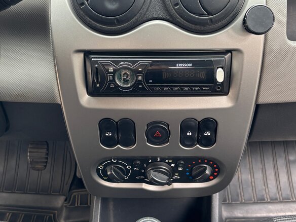 2013 Renault Sandero I, бежевый, 620000 рублей - вид 6