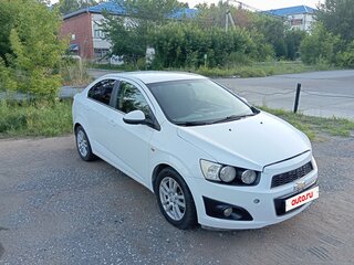 2013 Chevrolet Aveo II, белый, 530000 рублей, вид 2