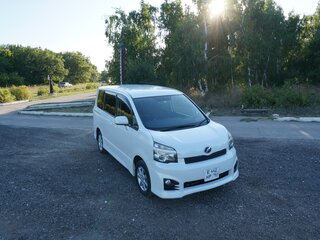 2010 Toyota Voxy II (R70) Рестайлинг, белый, 1500000 рублей, вид 1