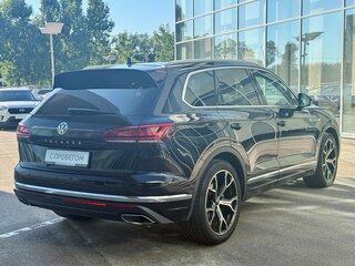 2021 Volkswagen Touareg III, чёрный, 6380000 рублей, вид 5