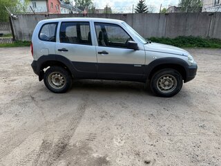 2013 Chevrolet Niva I Рестайлинг, серебристый, 280000 рублей, вид 4