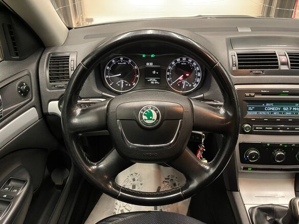 2010 Skoda Octavia II (A5) Рестайлинг, серый - вид 15