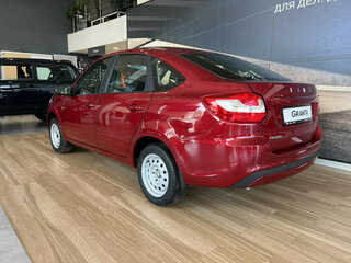 2026 Lada (ВАЗ) Granta I Рестайлинг, красный, 1037000 рублей, вид 4