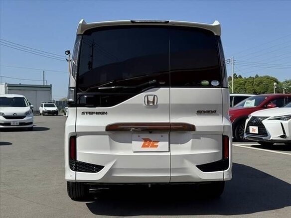 2022 Honda Stepwgn Spada V Рестайлинг, белый, 1610888 рублей - вид 6