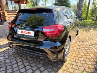 2015 Mercedes-Benz A-Класс 180 III (W176), чёрный, 1730000 рублей, вид 3