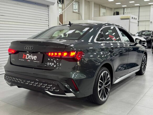 2026 Audi A3L 35 TFSI IV (8Y) Рестайлинг, зелёный, 4049000 рублей - вид 3