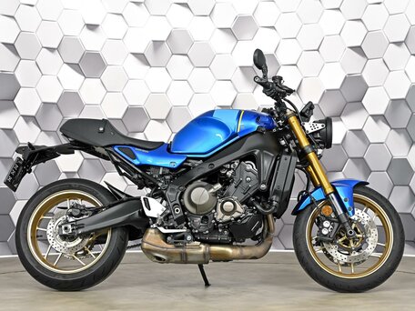 2024 Yamaha XSR900, синий, 1097000 рублей, вид 3