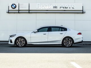 2025 BMW 5 серии Long 530Li xDrive VIII (G60/G61/G68), белый, 7200000 рублей, вид 5