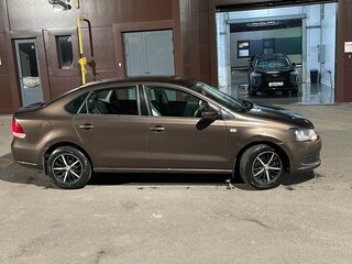 2015 Volkswagen Polo V, коричневый, 690000 рублей, вид 3