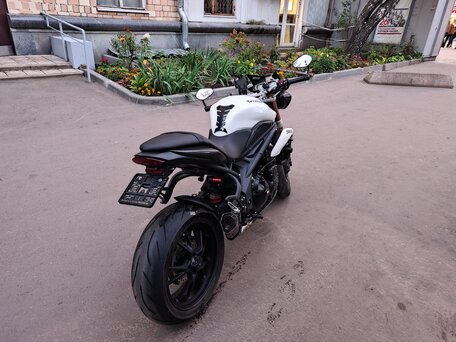 2011 Triumph Speed Triple, белый, 650000 рублей, вид 5