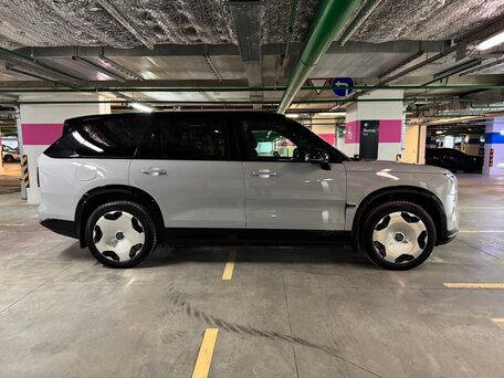 2025 Zeekr 9X 70 kWh, чёрный, вид 5