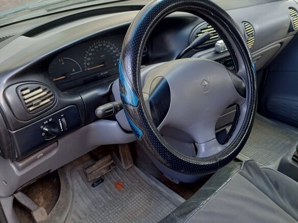 2000 Dodge Caravan 3-speed IV, серый, 300000 рублей - вид 2