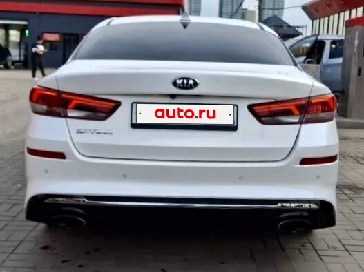 2019 Kia Optima IV Рестайлинг, белый, 1850000 рублей - вид 3