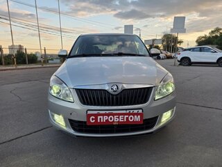 2013 Skoda Fabia II Рестайлинг, серебристый, 650000 рублей, вид 1