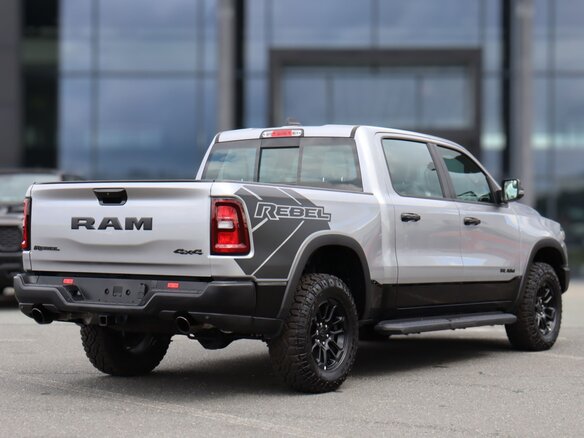 2026 Ram 1500 Quad Cab V Рестайлинг, серый, 10190000 рублей - вид 1