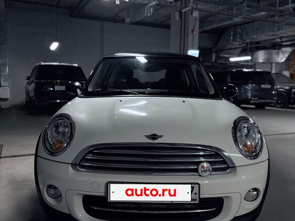 2012 Mini Hatch Cooper II (R56) Рестайлинг, белый - вид 2