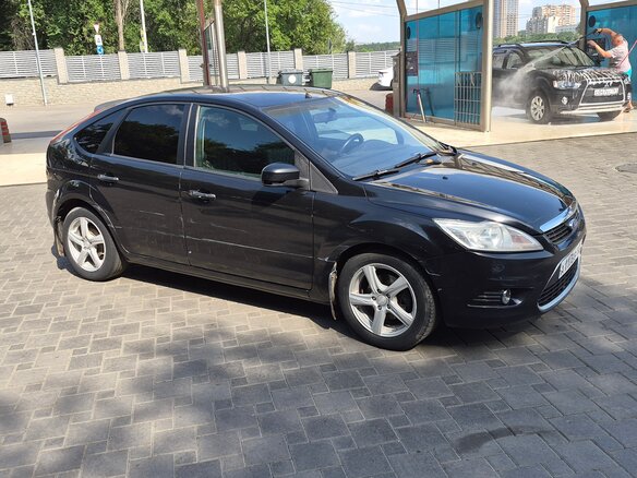2008 Ford Focus II Рестайлинг, чёрный, 500000 рублей - вид 2