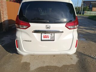 2023 Honda Freed II Рестайлинг, белый, 1850000 рублей, вид 4