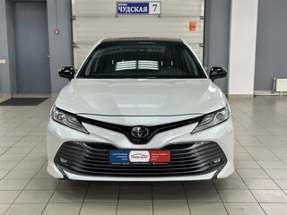 2019 Toyota Camry VIII (XV70), белый, 2900000 рублей, вид 2
