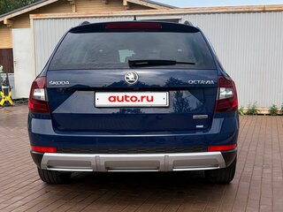 2017 Skoda Octavia Scout III (A7) Рестайлинг, синий, 1990000 рублей, вид 3