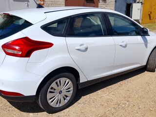 2017 Ford Focus III Рестайлинг, белый, 830000 рублей, вид 5