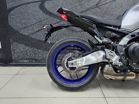 2023 Yamaha MT-09 (FZ-09), серый, 1099000 рублей, вид 5