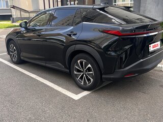 2023 Lexus RZ 450e, чёрный, 3000000 рублей, вид 3