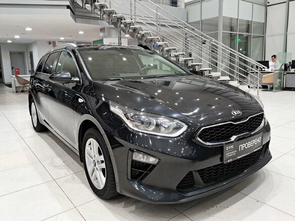 2021 Kia Ceed III Рестайлинг, чёрный, 1850000 рублей - вид 2