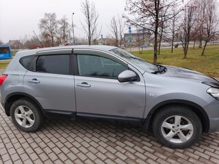 2011 Nissan Qashqai I Рестайлинг, серебристый, 690000 рублей, вид 3
