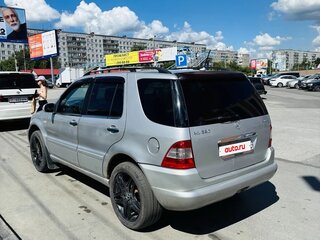 2000 Mercedes-Benz M-Класс 320 I (W163), серебристый, 550000 рублей, вид 3