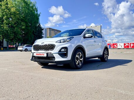 2021 Kia Sportage IV Рестайлинг, белый, 2240000 рублей, вид 1