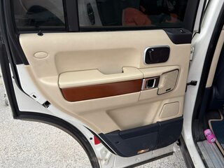 2010 Land Rover Range Rover Supercharged III Рестайлинг 2, белый, 1500000 рублей, вид 4
