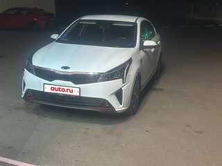 2020 Kia Rio IV Рестайлинг, белый, 1950000 рублей, вид 4