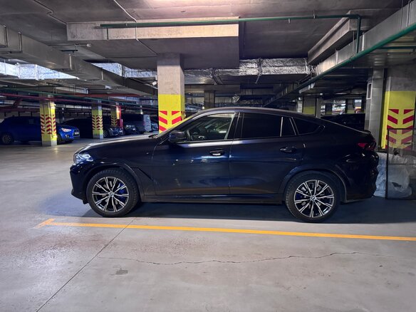2021 BMW X6 40i III (G06), чёрный, 7750000 рублей - вид 32
