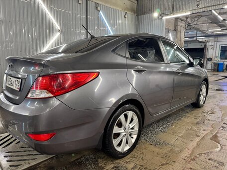 2013 Hyundai Solaris I, чёрный, 660000 рублей, вид 3