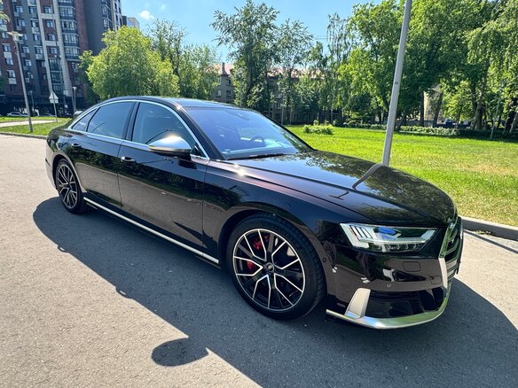 2021 Audi S8 IV (D5), коричневый, 10500000 рублей - вид 4