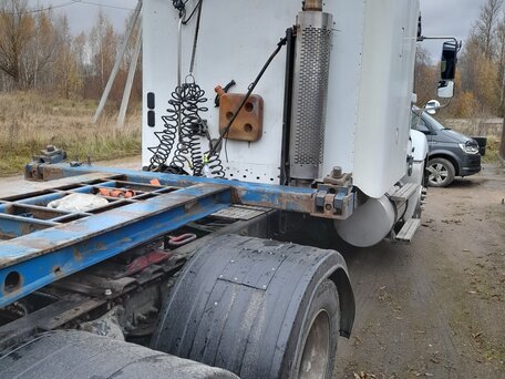2004 Freightliner Columbia, белый, 1000000 рублей, вид 4