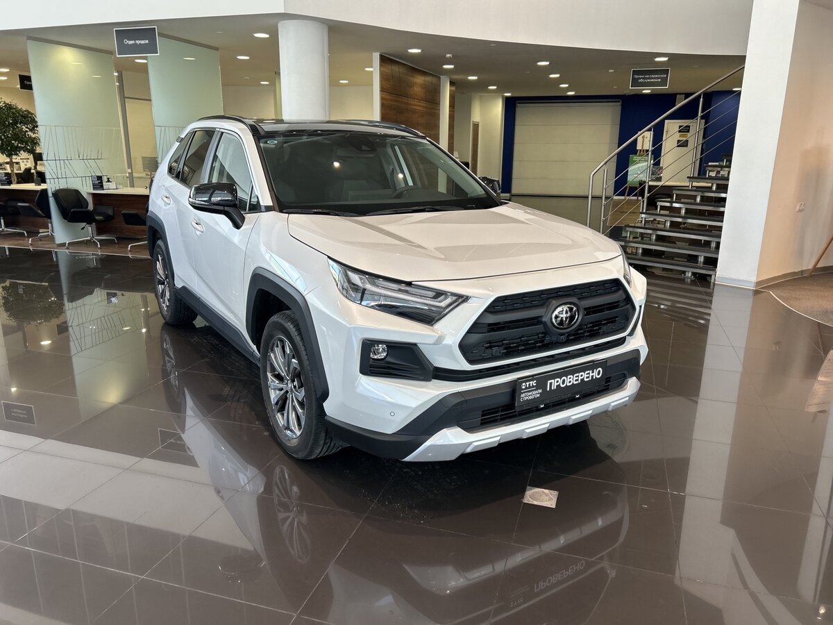 Открыть фотографии: Toyota RAV4 V (XA50)