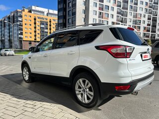 2017 Ford Kuga II Рестайлинг, белый, 1600000 рублей, вид 2