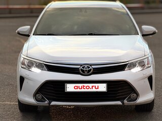 2015 Toyota Camry VII (XV50) Рестайлинг, белый, 1999900 рублей, вид 3