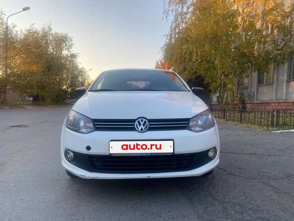 2013 Volkswagen Polo V, белый, 450000 рублей