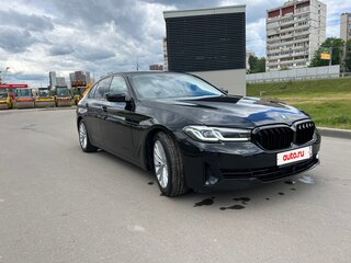 2022 BMW 5 серии 520i VII (G30/G31/G38) Рестайлинг, чёрный, 4500000 рублей, вид 3