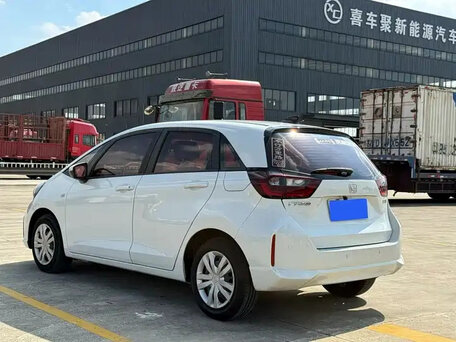 2023 Honda Fit IV Рестайлинг, белый, 1060000 рублей, вид 5