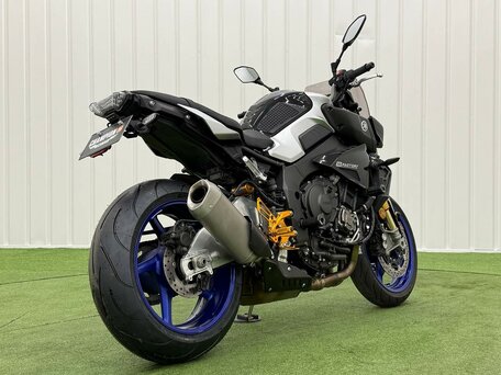 2017 Yamaha MT-10SP, серебристый, 1399000 рублей, вид 5