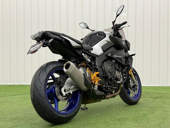 2017 Yamaha MT-10SP, серебристый - вид 4