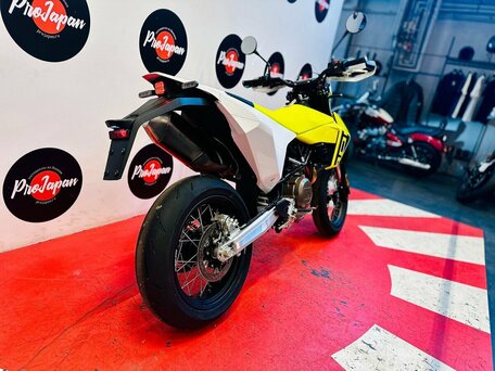 2026 Husqvarna 701 Supermoto, жёлтый, 1550000 рублей, вид 3