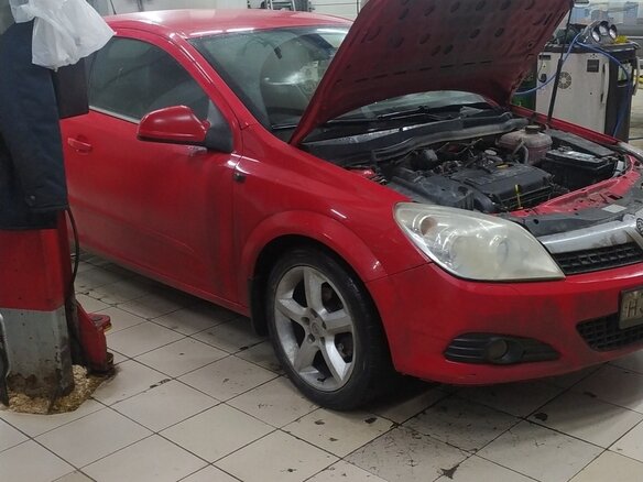 2009 Opel Astra GTC H Рестайлинг, красный, 450000 рублей - вид 3