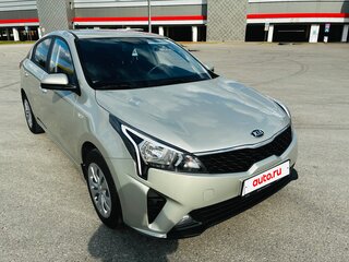 2020 Kia Rio IV Рестайлинг, серый, 1550000 рублей, вид 3