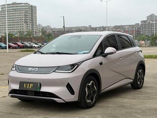2025 BYD Dolphin 45.12 kWh I Рестайлинг, белый, 1076000 рублей, вид 1